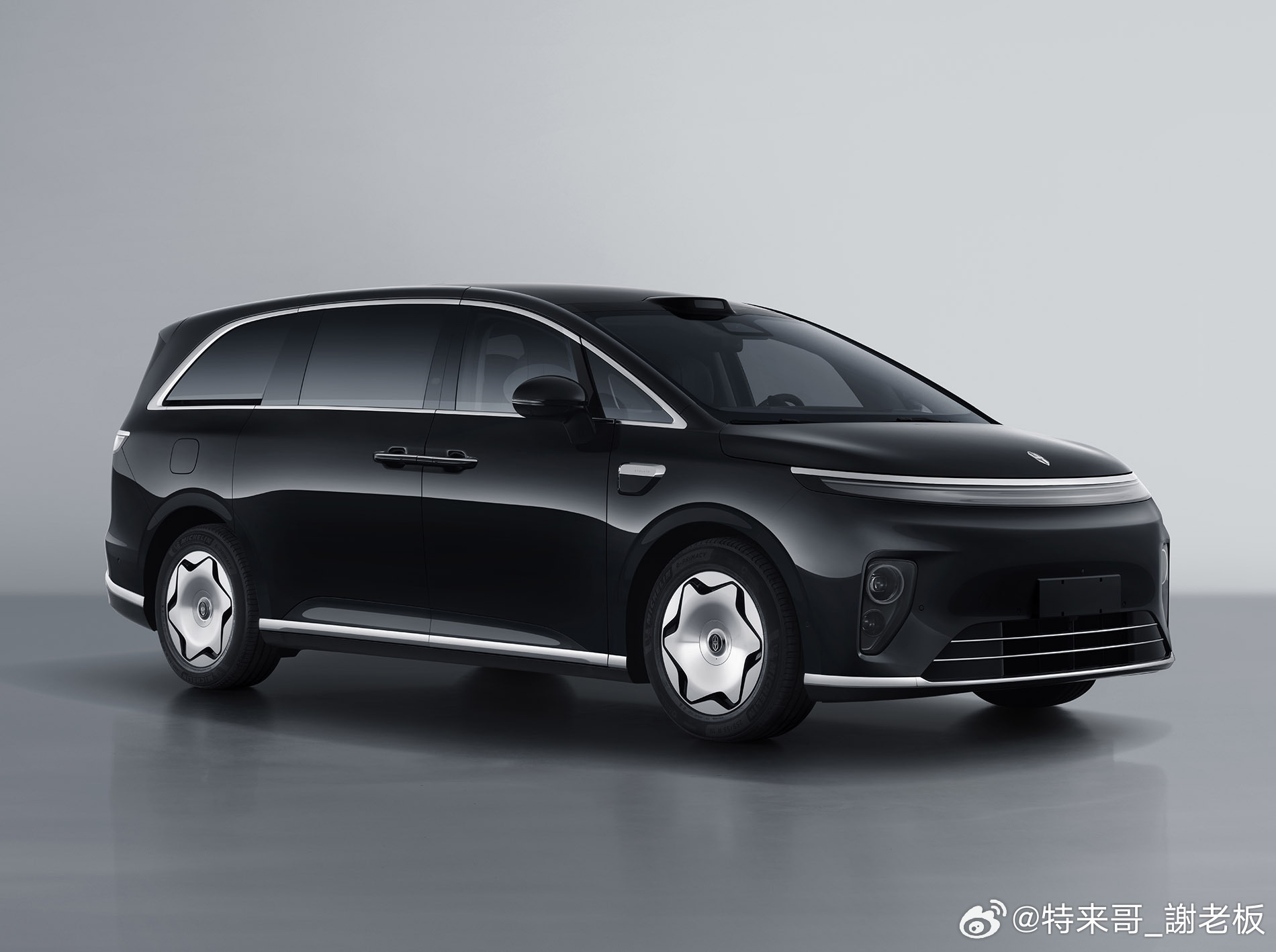 享界V8 这台mpv，我一眼喜欢啊～一直说我最懂mpv的男人我确实拥有过：极氪0