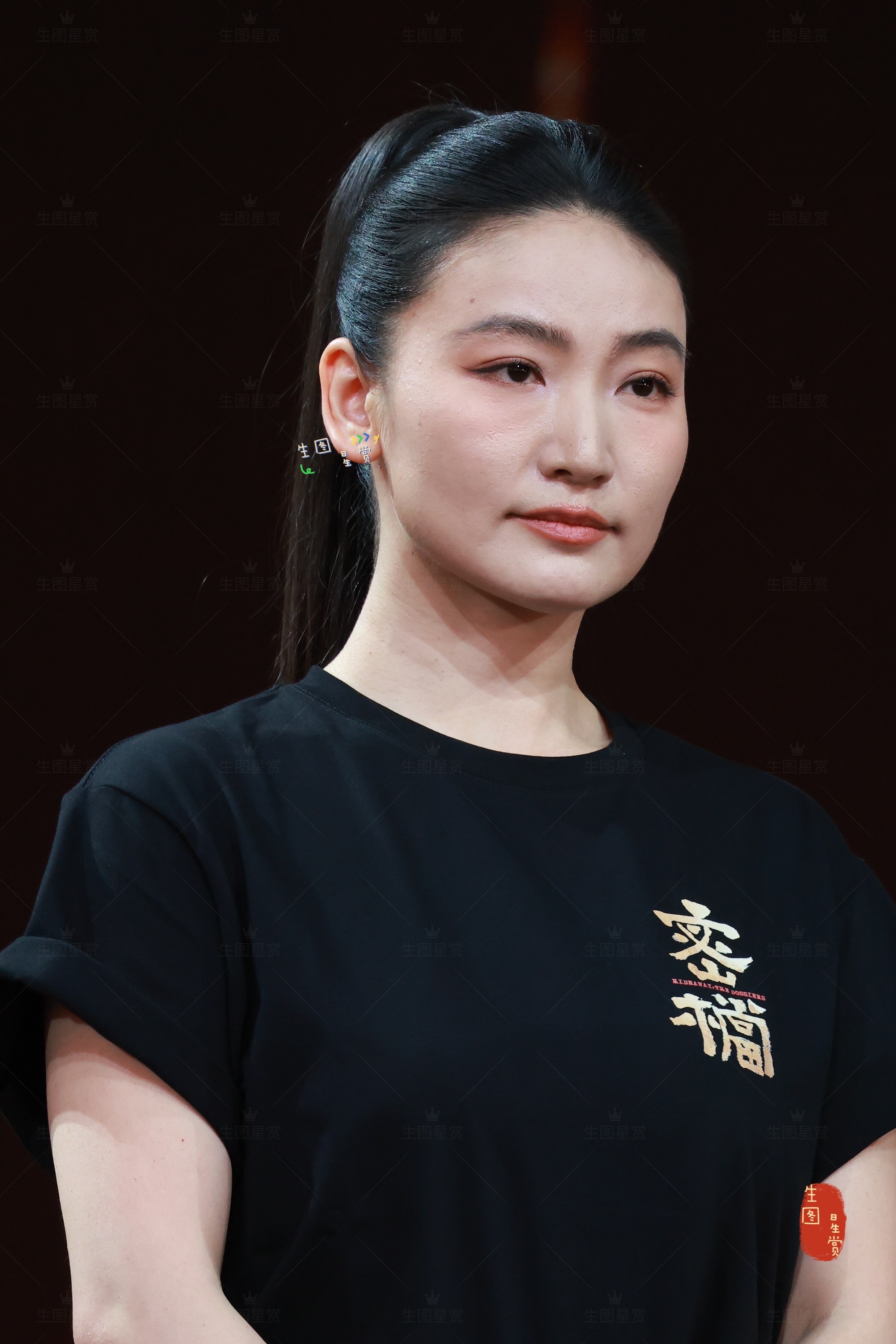 李妍锡身材好板正，北舞严选来的今天带着电影密档 亮相电影频道看片会2026暑期档