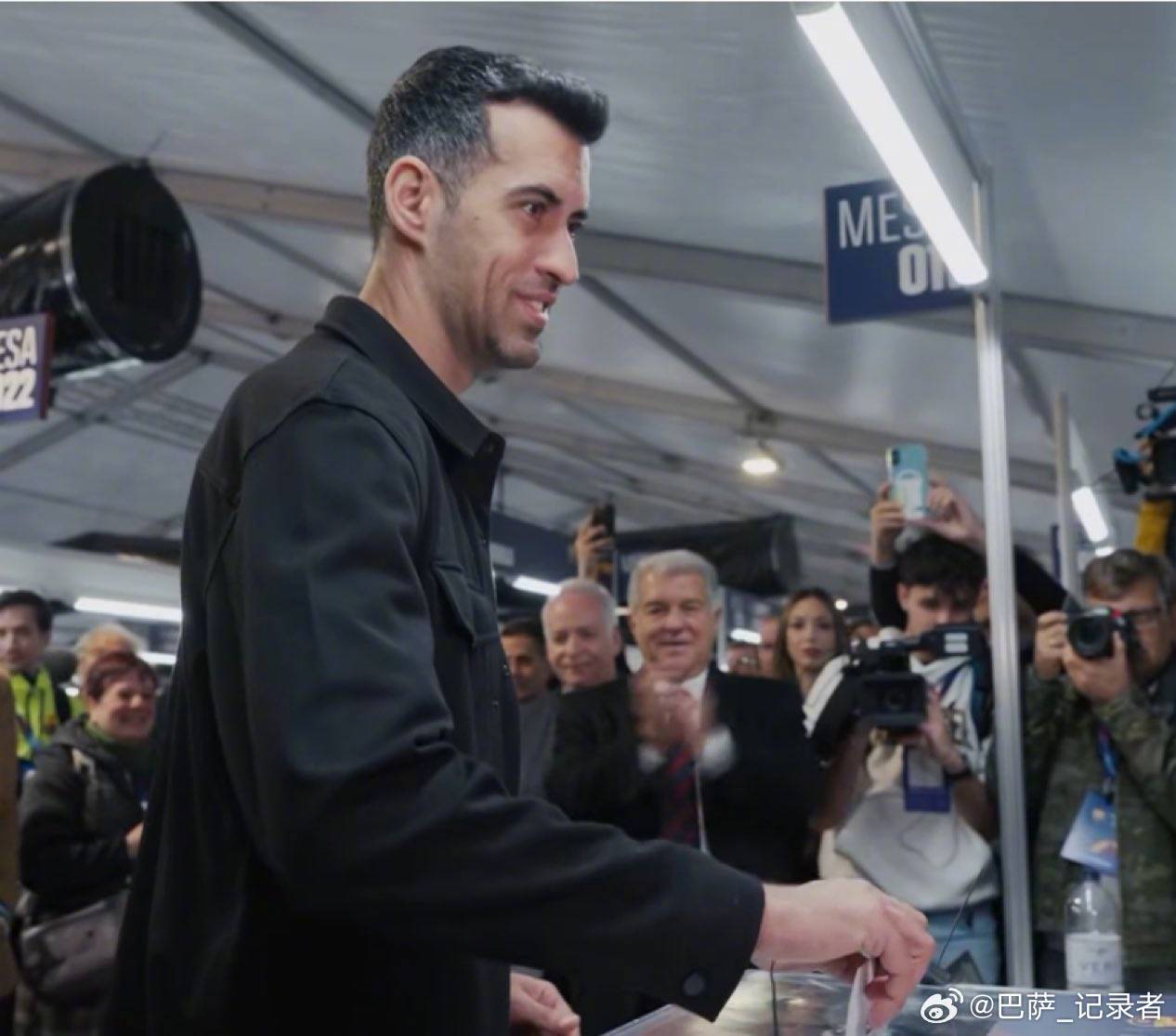 俱乐部名宿塞尔吉奥·布斯克茨、哈维，以及女足核心埃塔娜·邦马蒂行使俱乐部会员权力