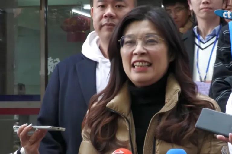 针对传出访问大陆的时间，郑丽文今日下午受访时表示未来有具体的进度、活动，一定会第