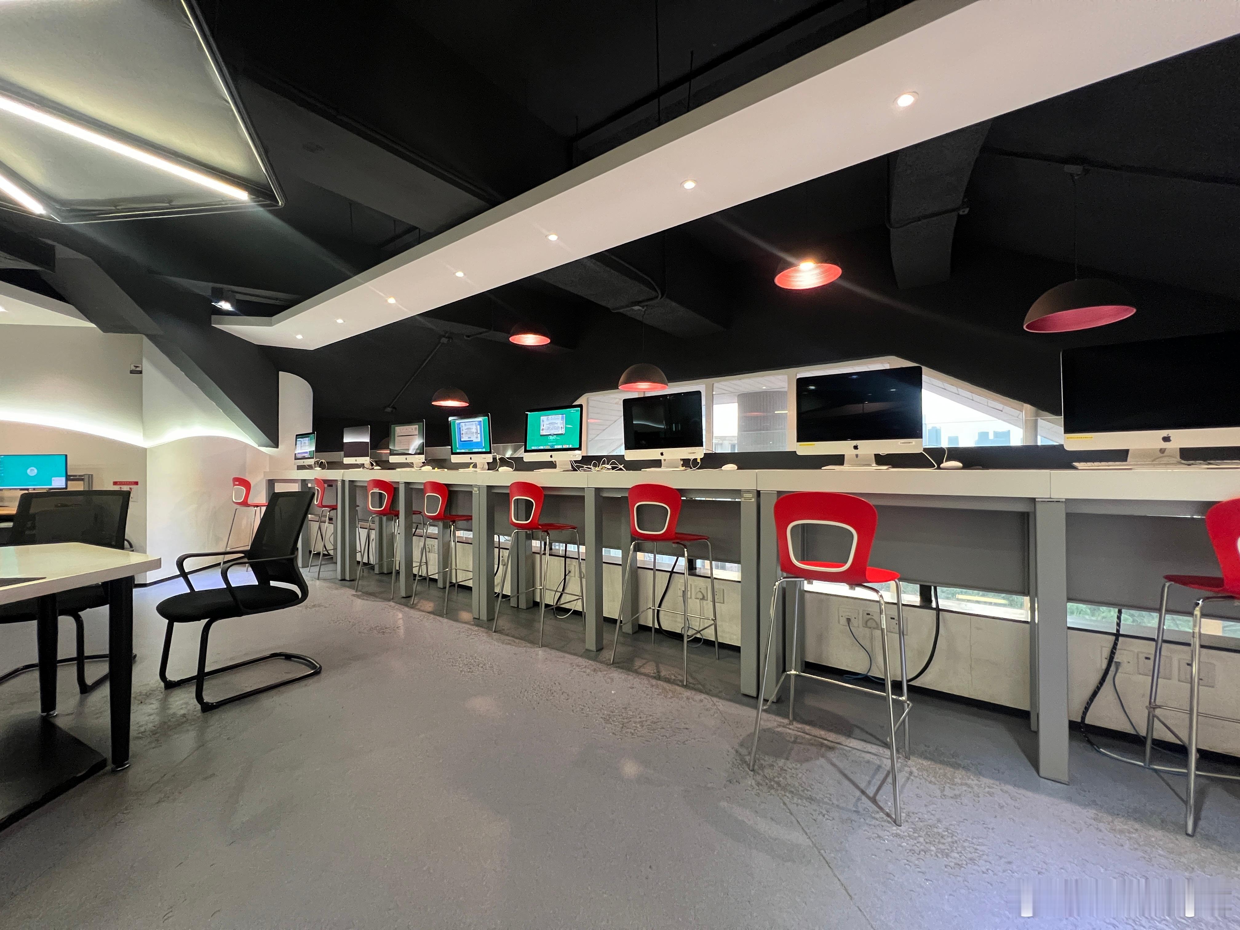 本学期顺利结束🥰收获颇丰的几个月 有切实地感觉自己在变好 