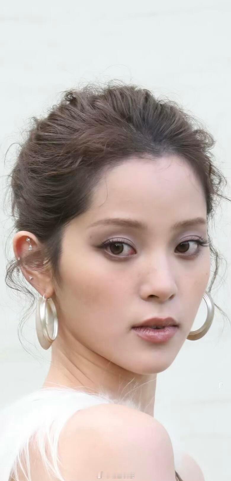 欧阳娜娜第一张跟奚梦瑶有点像