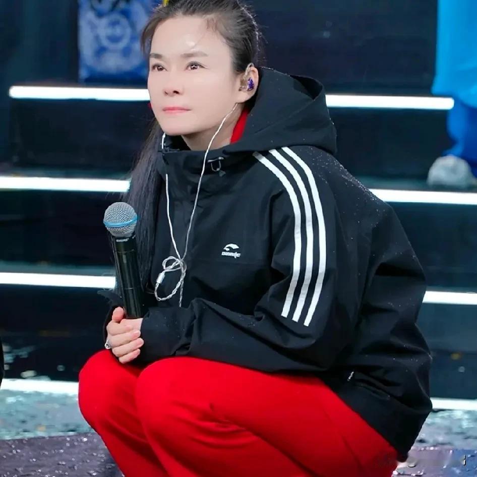 老葛身边的八位女人
王雪燕
太原老葛早期女友
小何岩
太原老葛团队中的“甜歌皇后