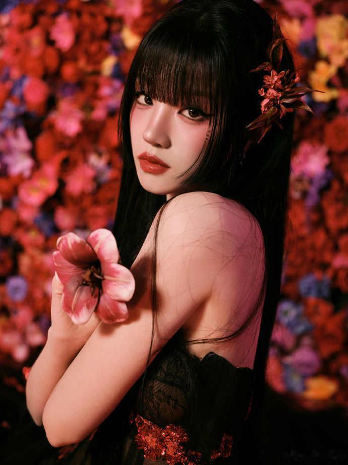 宋雨琦黑长直公主切 宋雨琦的黑长直公主切，冷艳又神秘，完美展现了她的优雅与霸气，