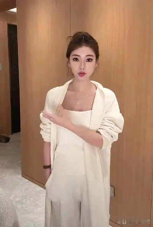 2026年2月23日（大年初七），汪小菲妻子马筱梅顺利分娩，为汪家添了一个可爱的