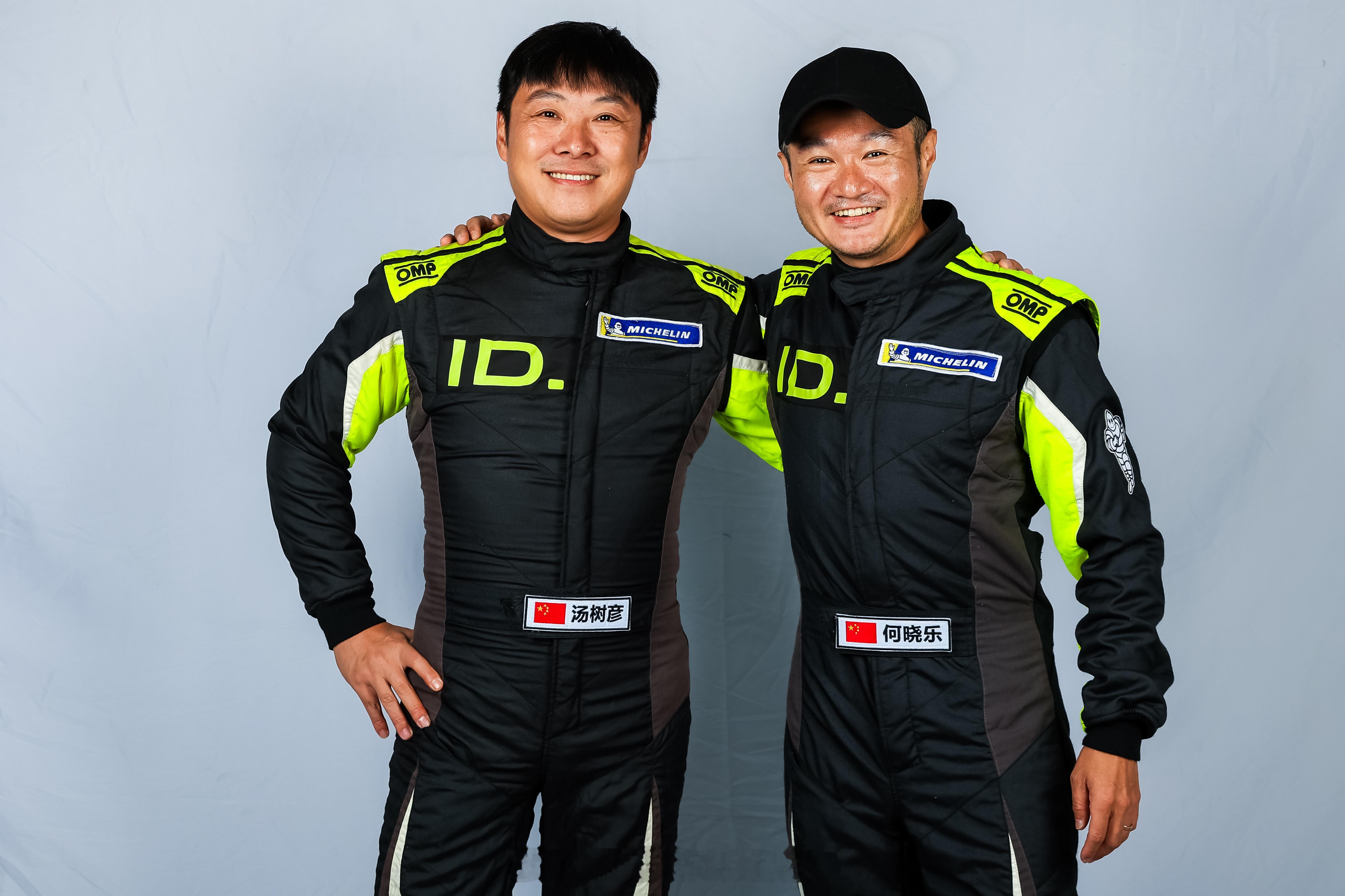 二十年前我在上海工作时的室友，当时我开场地赛，汤老师开拉力赛，想不到转眼二十多年