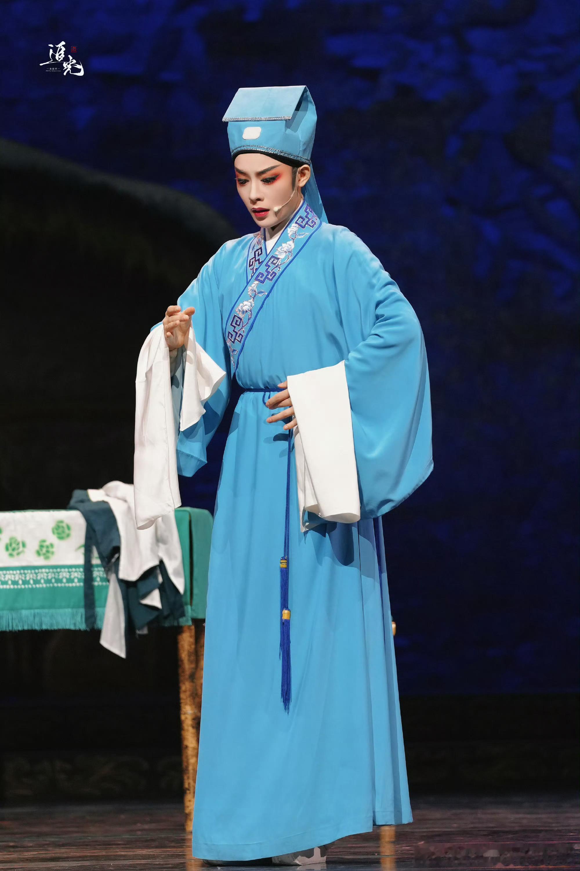 陈丽君今日份演出，好俊俏的一张脸！ 