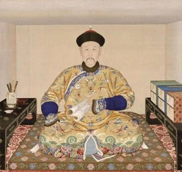 尹德，孝昭仁皇后亲弟，太祖外曾孙，雍正高度器重，他的五个儿子均位至权臣之列
乾隆
