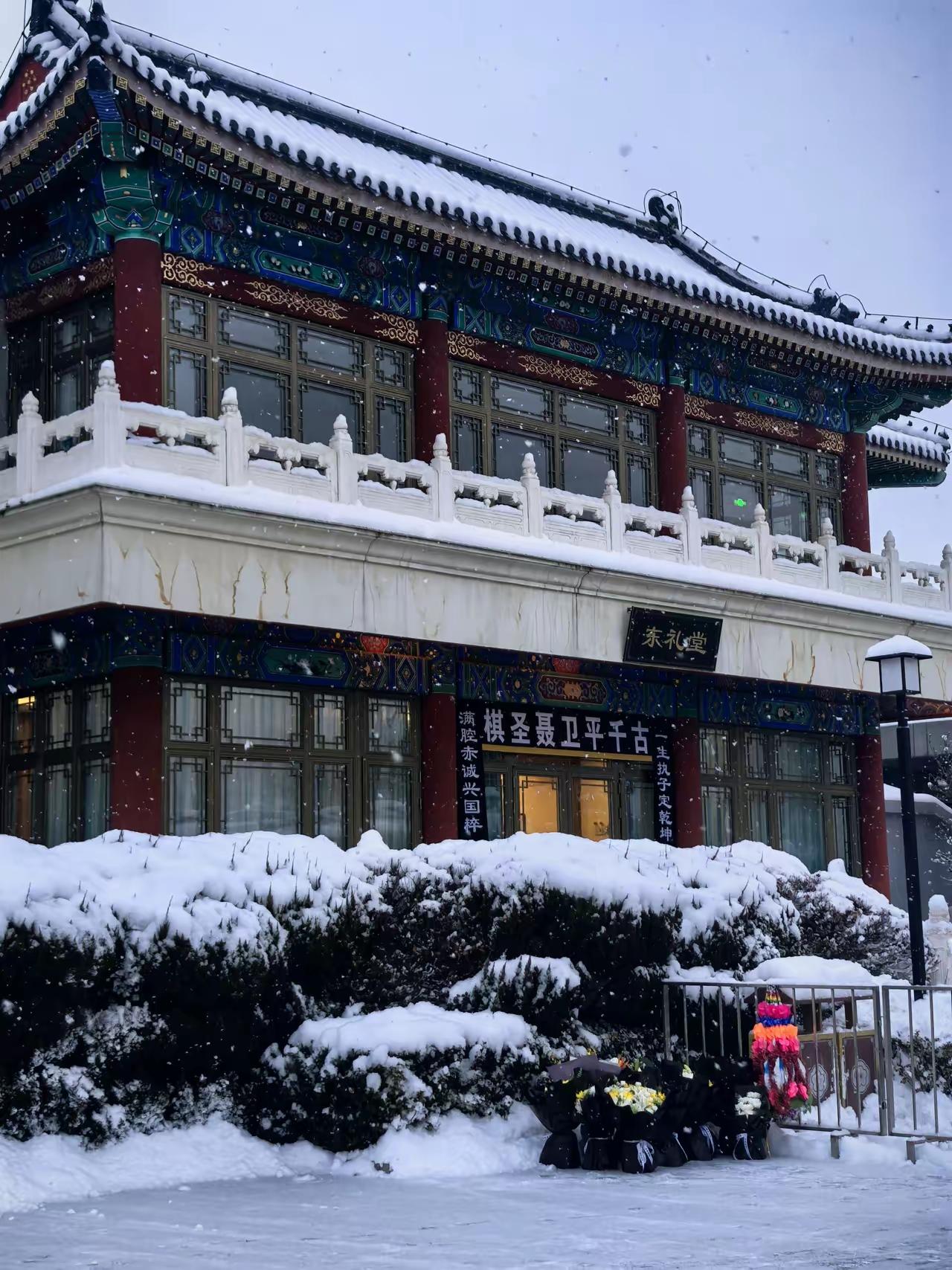 聂卫平一代棋圣，在日本、韩国都有着很大的影响。韩国围棋界的传奇九段曹薰铉先生，冒