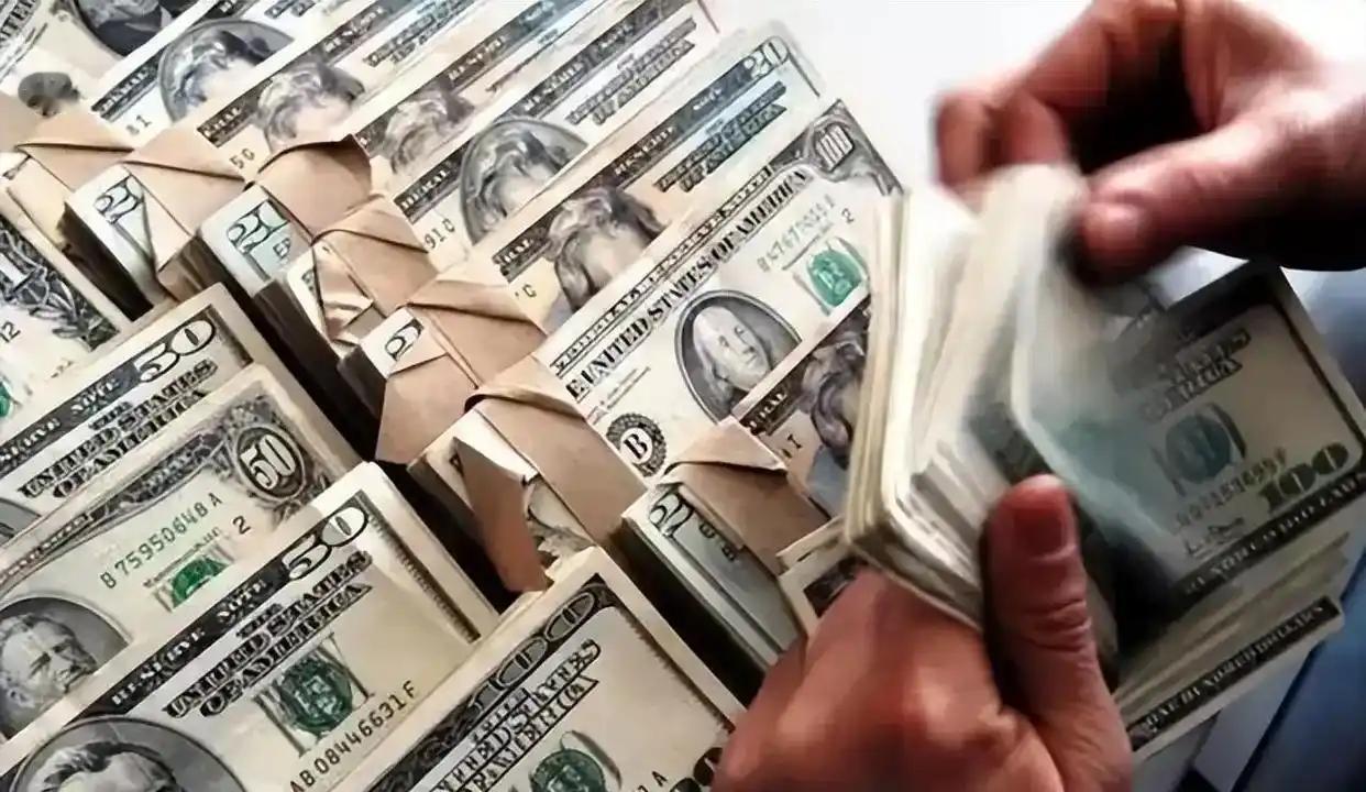 中国为什么突然加速撤离美债？因为俄罗斯3000亿资产被冻结的教训太深刻，美国随时