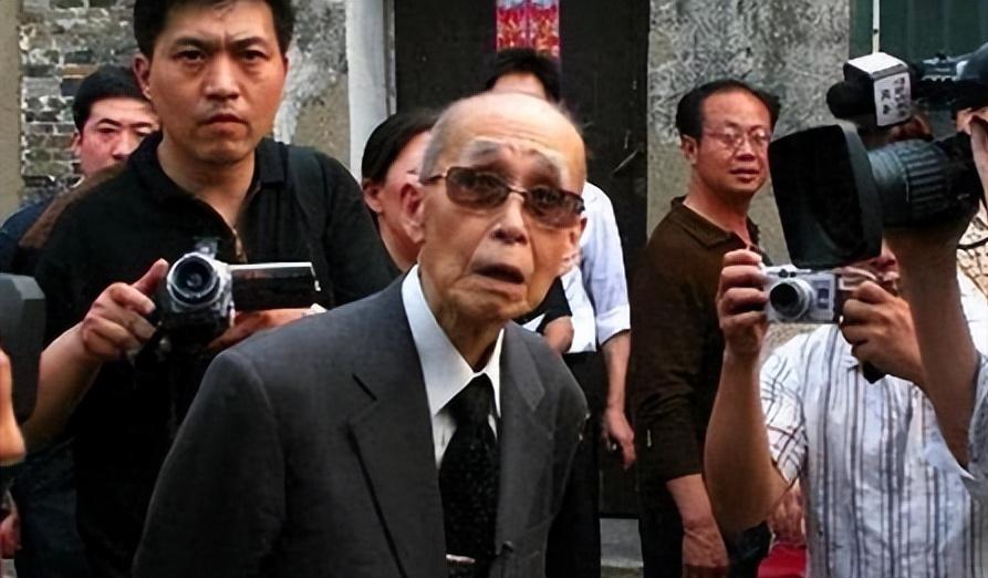 九旬日本退伍老兵松本还想打中国？被问为何执着......[凝视]

一位据称为9