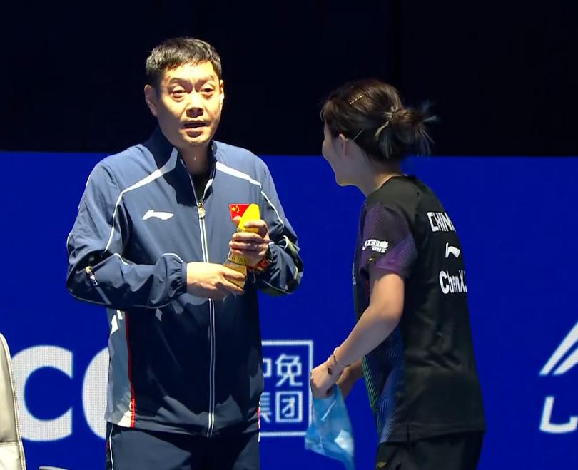 有点乱，陈幸同的场外指导是邱贻可。
2月4日，海口亚洲杯开幕。这个赛事是国乒教练