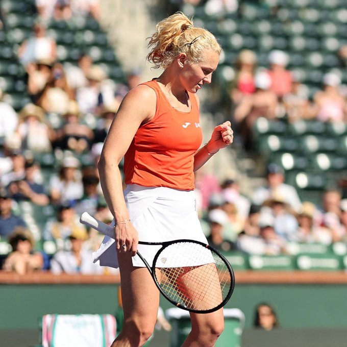 网坛风云 斯瓦泰克6-3/6-2/横扫萨卡里，晋级16强将战穆霍娃；西尼亚科娃4