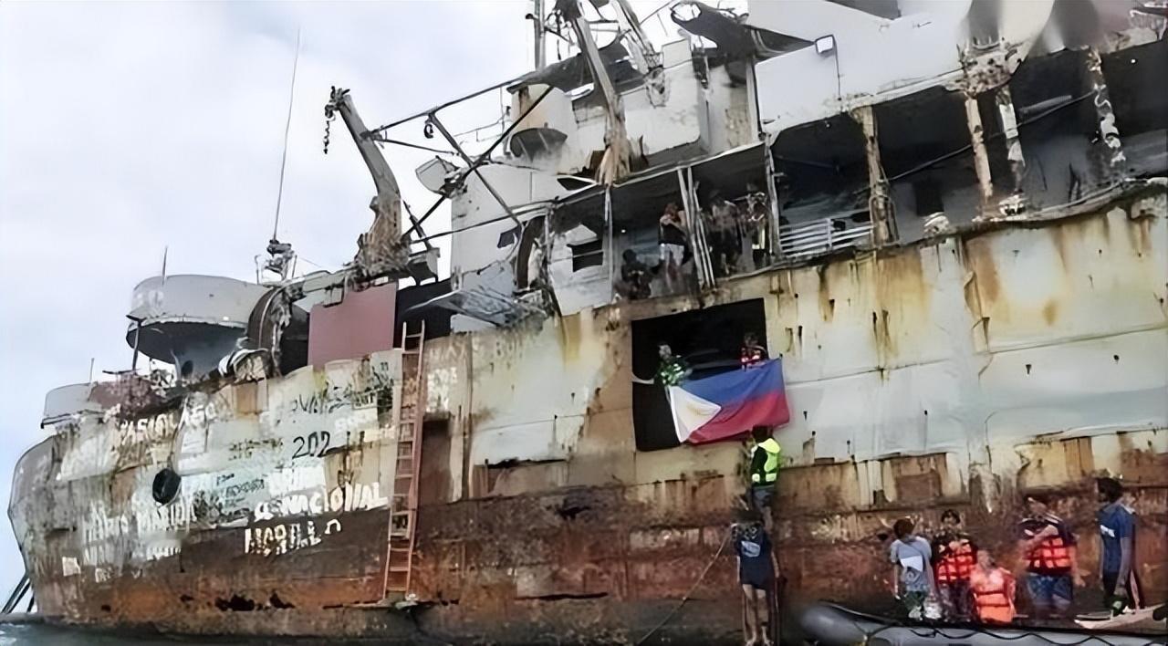 大快人心！
菲律宾原想算计中国！
却给中国做了嫁衣！

那艘搁浅在。
仁爱礁的旧