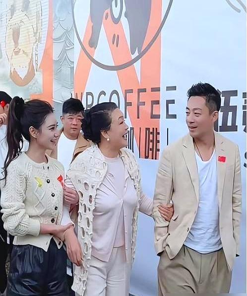 张兰这辈子的强势，居然栽在了马筱梅手里。
 
之前对着前儿媳大S骂得毫不留情，现