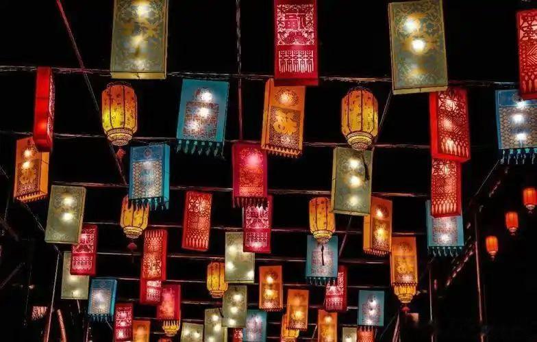 撞仙缘，又称轧神仙，是中国江南地区流行于农历四月十四日的传统庙会活动，起源于对八