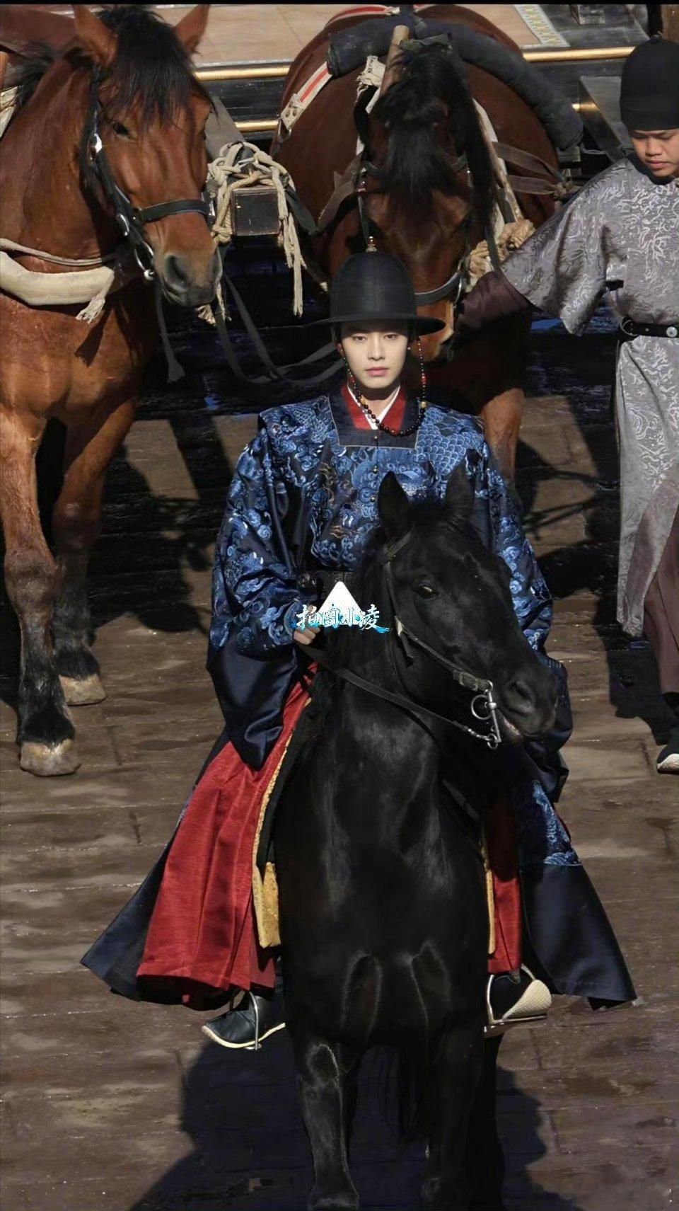 何与窈窈有期骑马路透   何与窈窈有期骑马路透 策马的萧二公子好帅