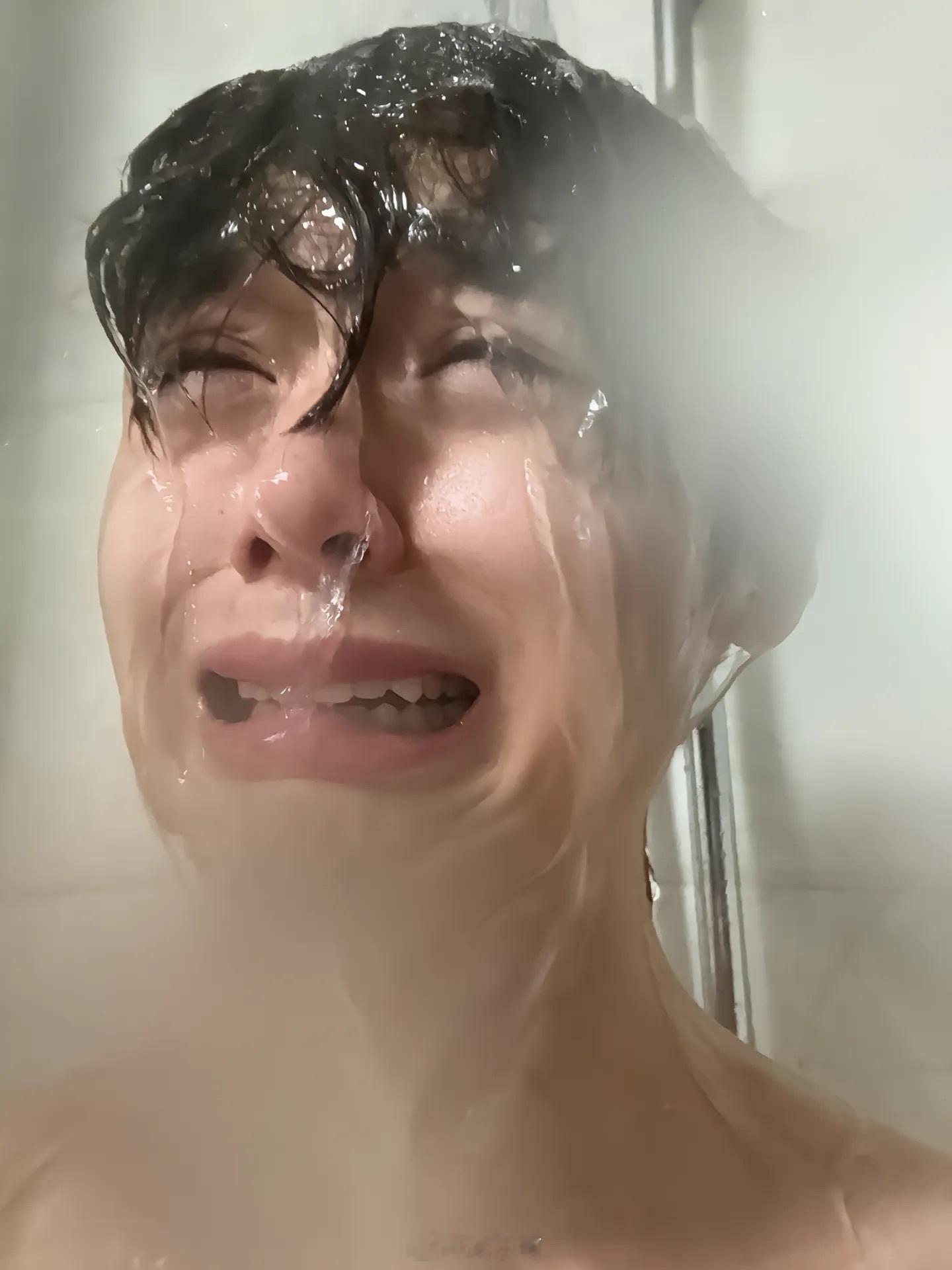 我又泪流满面 你不在我身边 ​​​