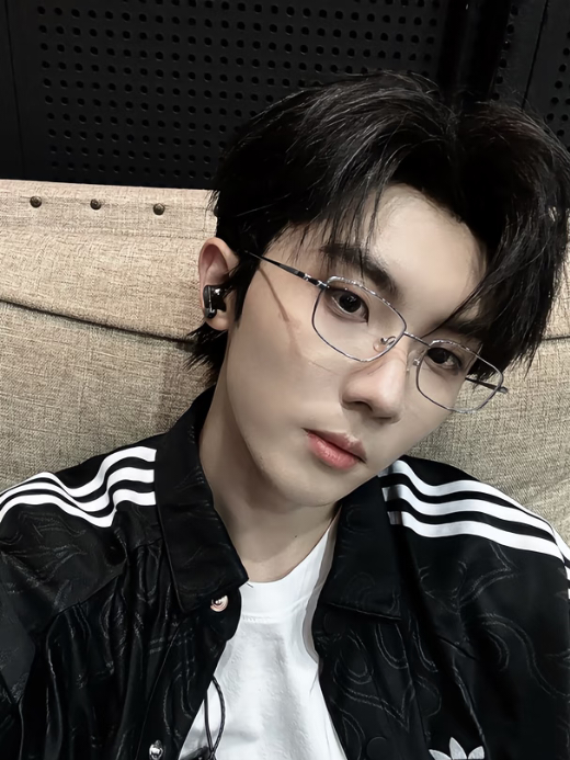 00后男明星微博超话粉丝量TOP9：TOP1 易烊千玺TOP2 王源TOP3 马
