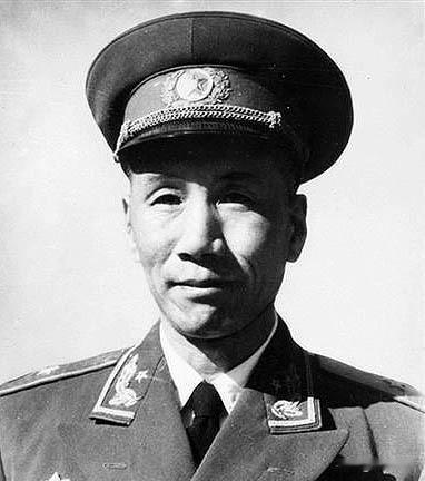 刚投新四军就遭黑手！团长被捅3刀后装死，这波操作太绝了
 
1941年，国军团长