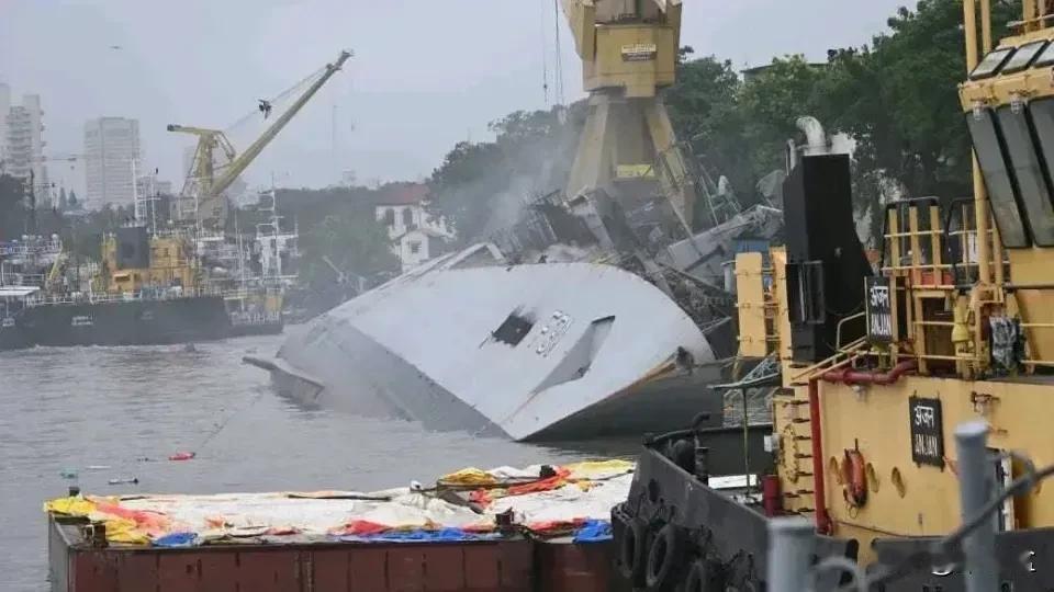 印度网友看完自家海军宣传片，喊出中国必须承认印度亚洲的领导地位。由于印度的强大，