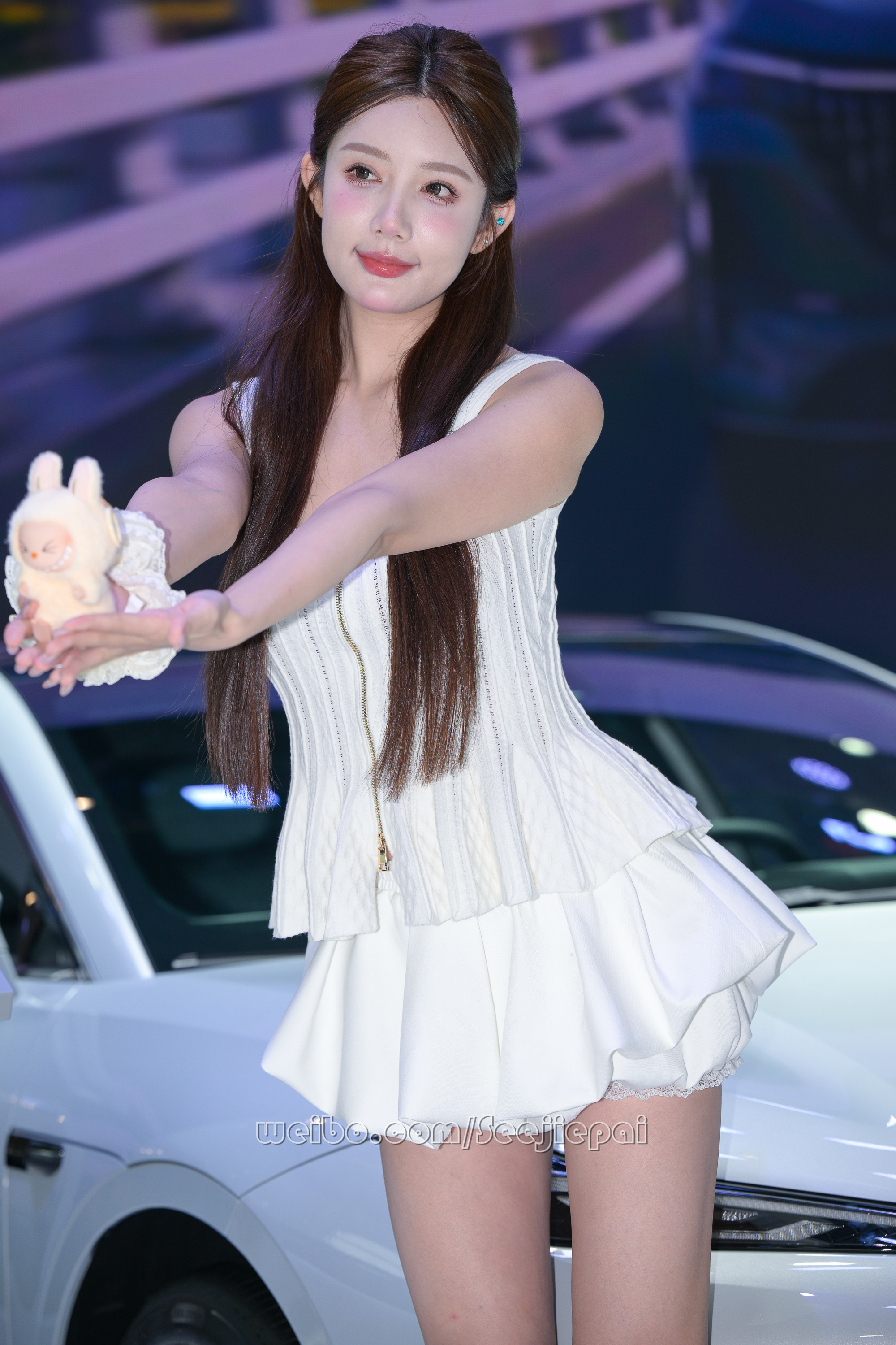 白色短裙精致靓丽~~ 