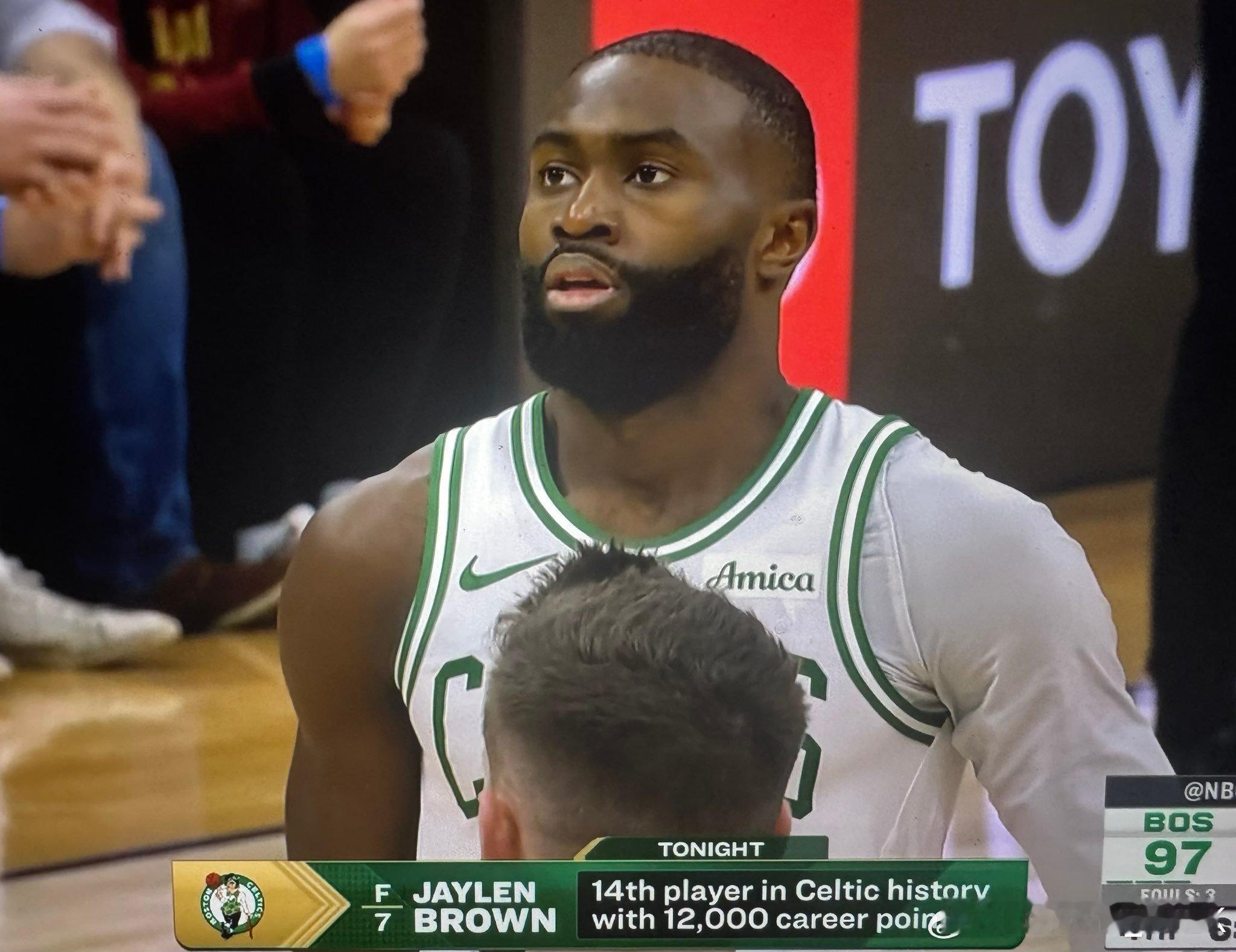 进3球得18分，F伦也是吃上饺子了。凯尔特人