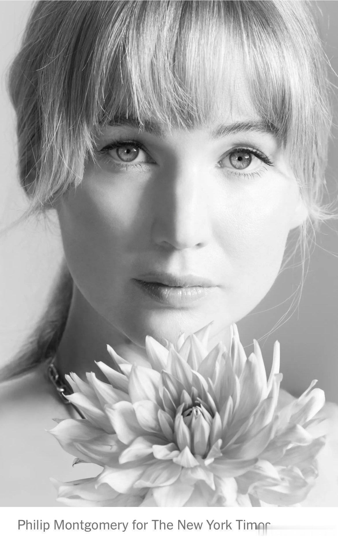 一组詹妮弗·劳伦斯为纽约时报拍摄的照片 ​​​