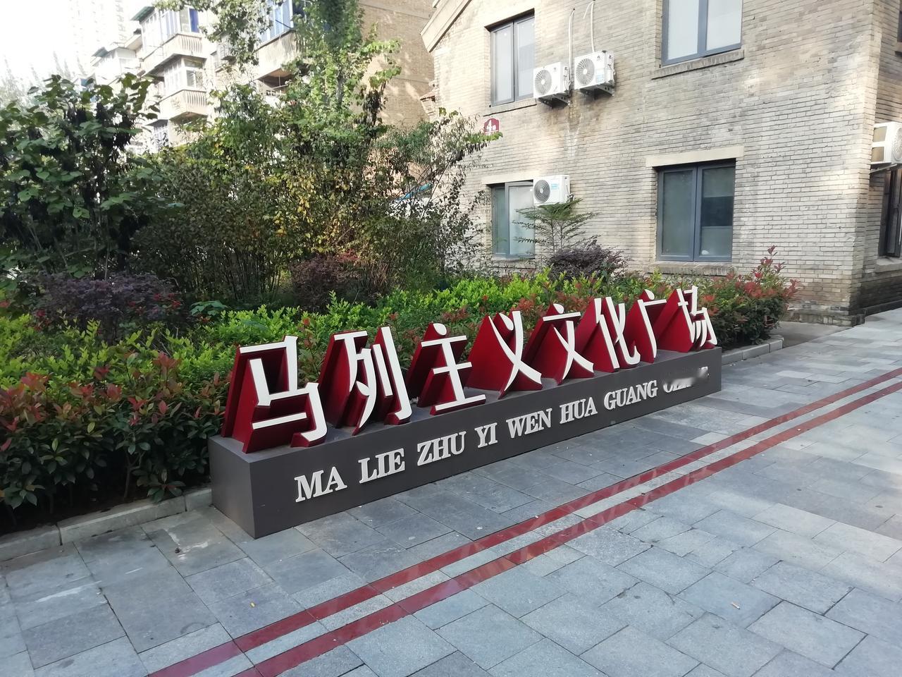 苹果公司（Apple Inc）说，上季在中国市场的营收意外下滑，主因是供应受限所