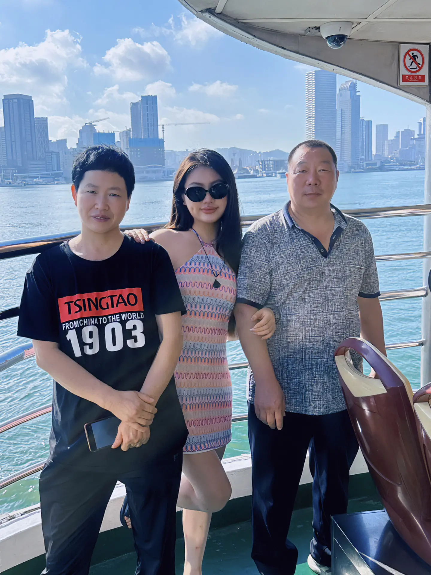 我觉得平凡普通是幸福的代言词  如果能年复一年日复一日的重复普通的生活...