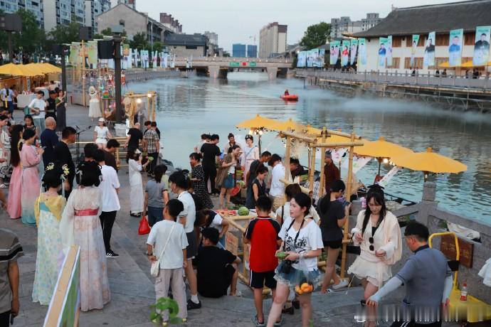 台州路桥藏在南官河畔的夏日浪漫复刻老路桥独有的市井记忆，本次水市核心还原传承已久