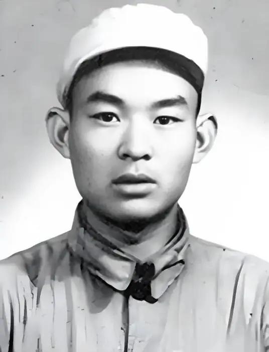 1943年初，山东哑妇明德英用乳汁救活了一个生命垂危的八路军小战士。42年后，一