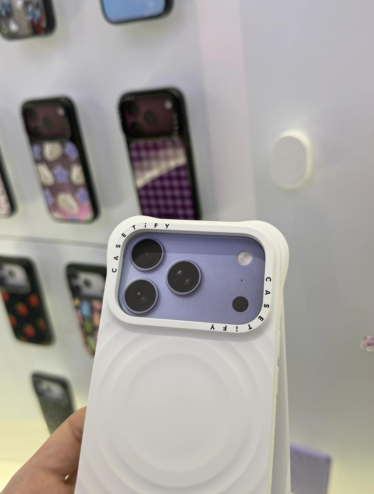 所以18pro蓝色到底配什么壳子呢🙉
只考虑casetify，最好是波漾，感觉