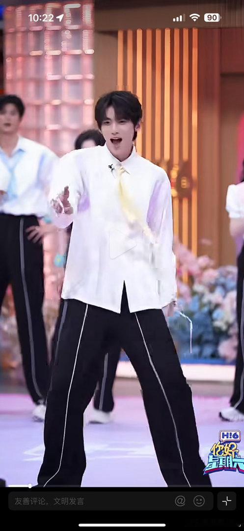 赖伟明大大方方的 终于有人说赖伟明这个优点了。他跳舞的时候整个人是打开的，不藏着