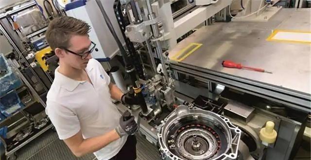 一位德国华人表示“之所以很多国人要去欧洲打工，就是因为，都是拿3000工资，1欧