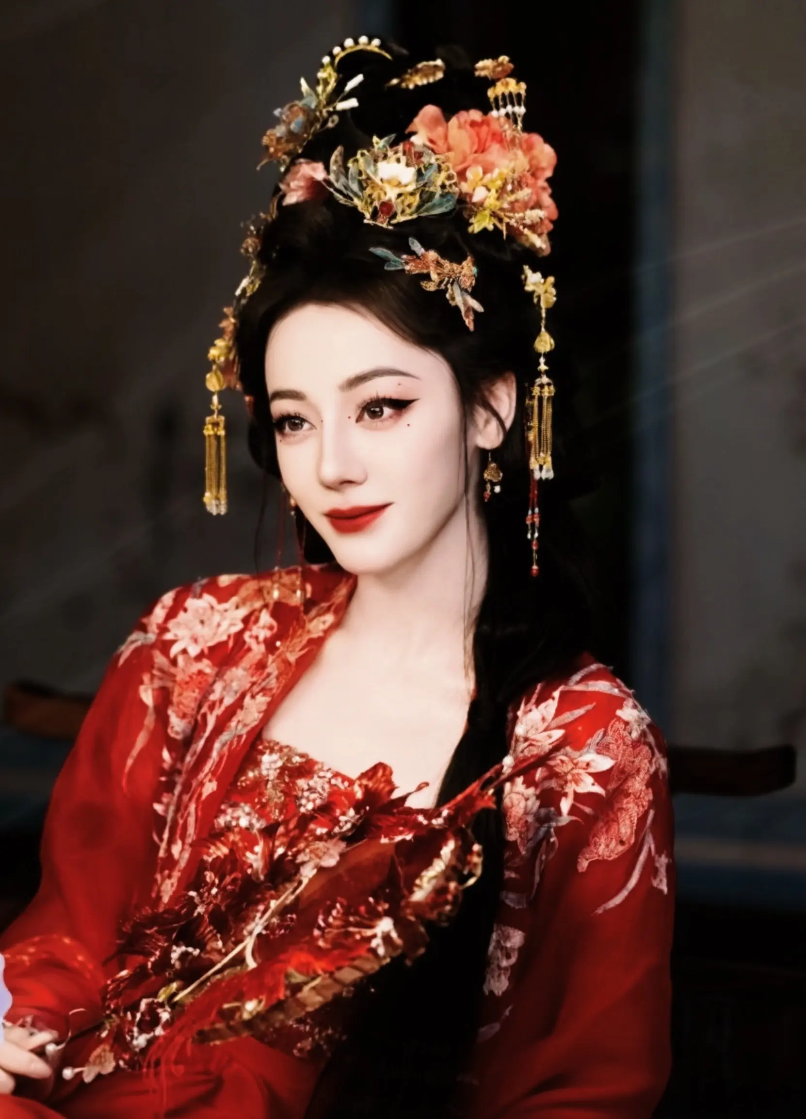 云想衣裳花想容。