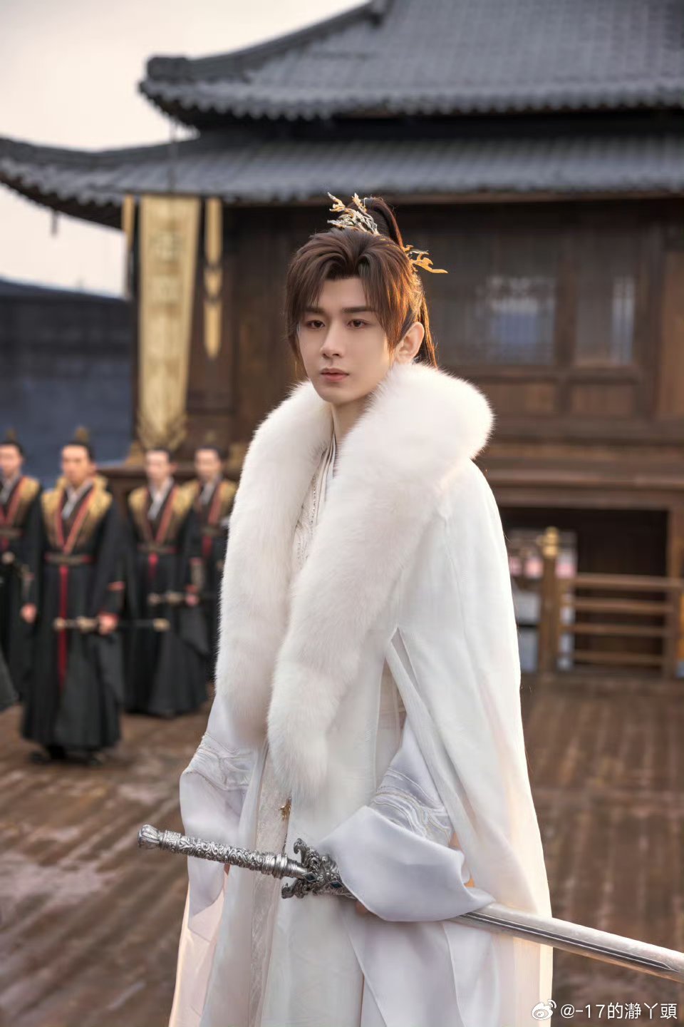 成毅卢云cy成毅成毅，站在光下总是会有阴影，但是我们都相信你一定能突破阴影限制，