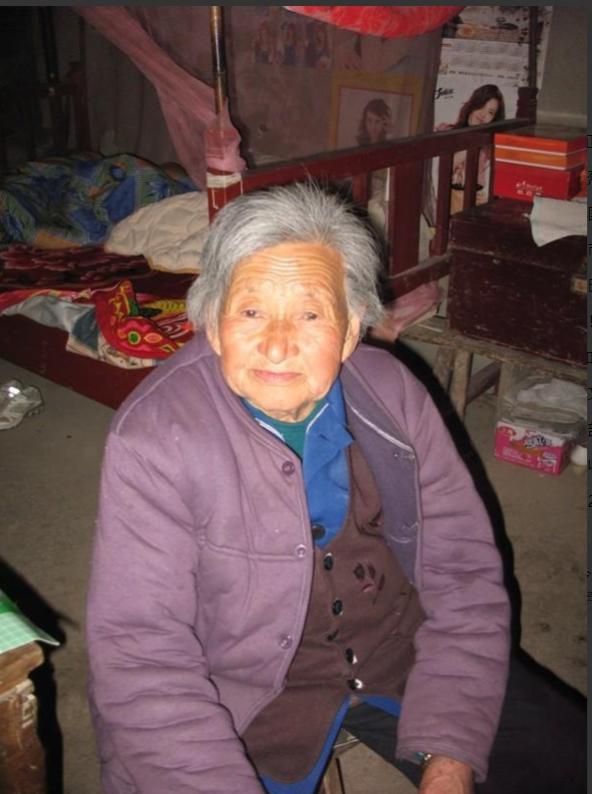 [太阳]1937年，年仅18岁怀孕7个月的李秀英，被日本鬼子拖到地下室准备强暴，