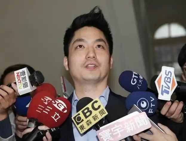 台北市市长、蒋介石的曾孙蒋万安直接把话撂下了！他当着媒体的面斩钉截铁地表示，自己