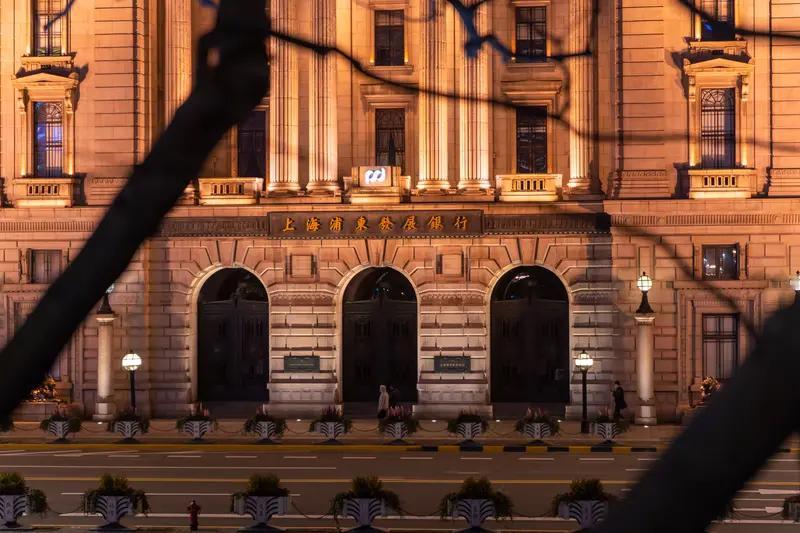 早盘开盘，国内期货市场上，沪银率先发力，涨幅超3%。集运欧线、燃料油、多晶硅、S