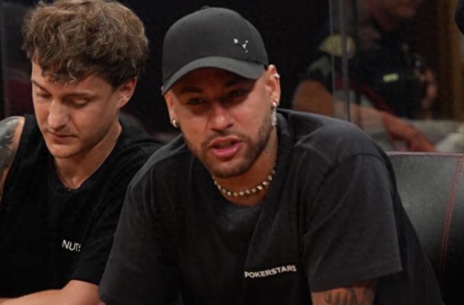 #巴西出局内马尔痛哭# 巴西点球大战不敌乌拉圭，止步美洲杯8强。外媒公布视频实拍