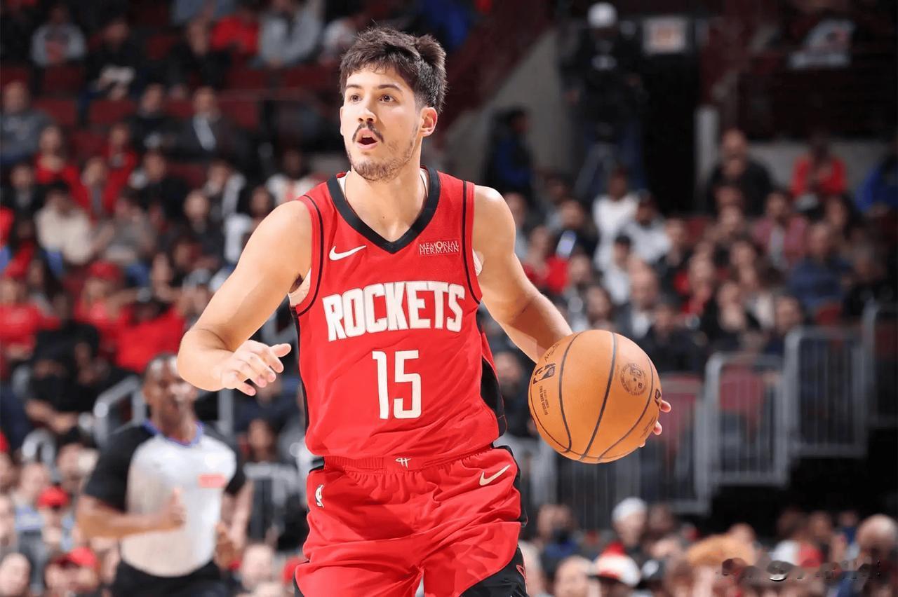 这出乎了多少人的意料，谢泼德成为了火箭的最佳三分射手！
根据数据统计，谢泼德目前