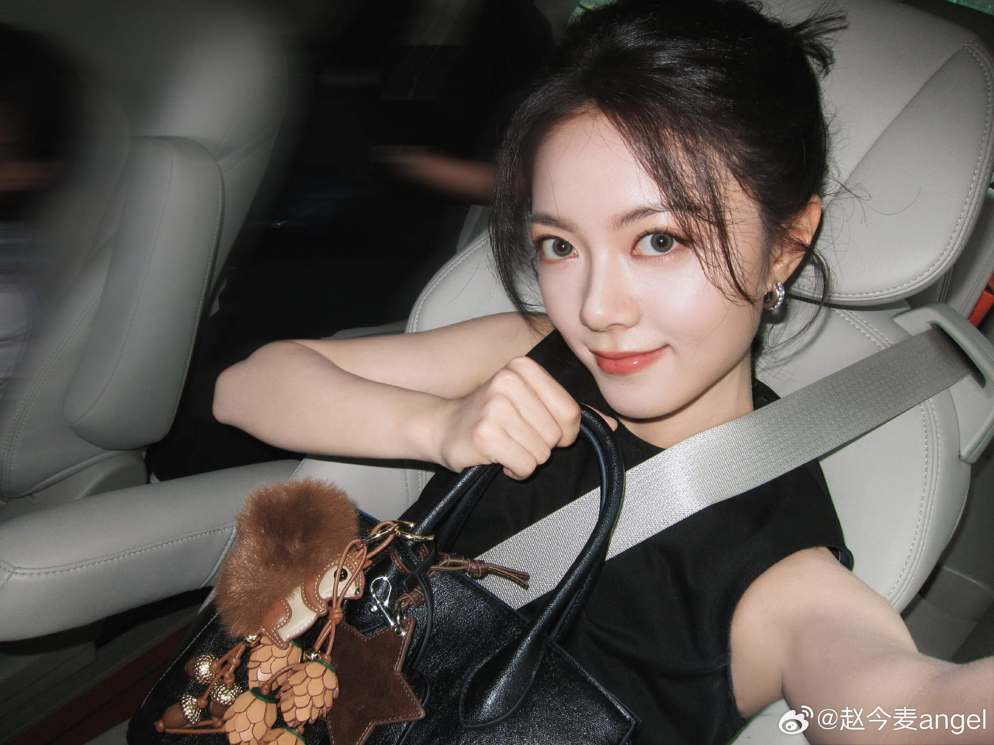 我家爱豆说啥了 “有平万个快乐的理由为什么不呢”                