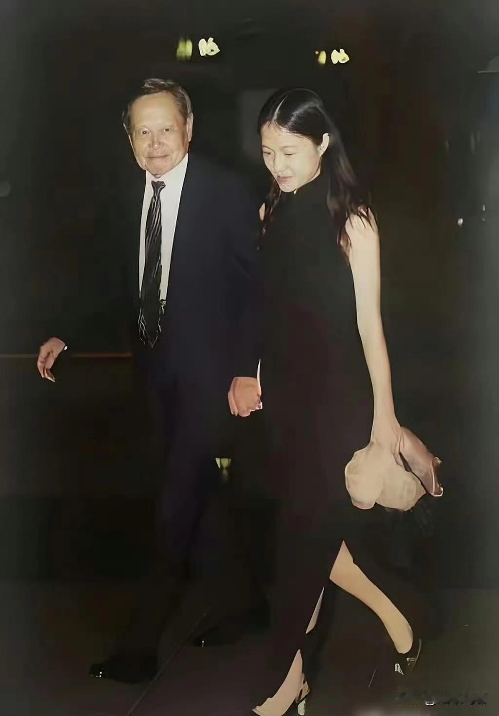 对翁帆印象真挺好的，改变了当初对她的看法，能陪伴走过20年，时间证明真爱，对晚年