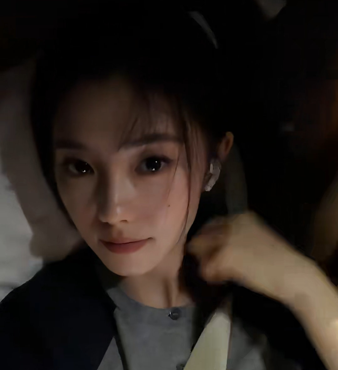 刘浩存 你的眼睛像黑曜石 