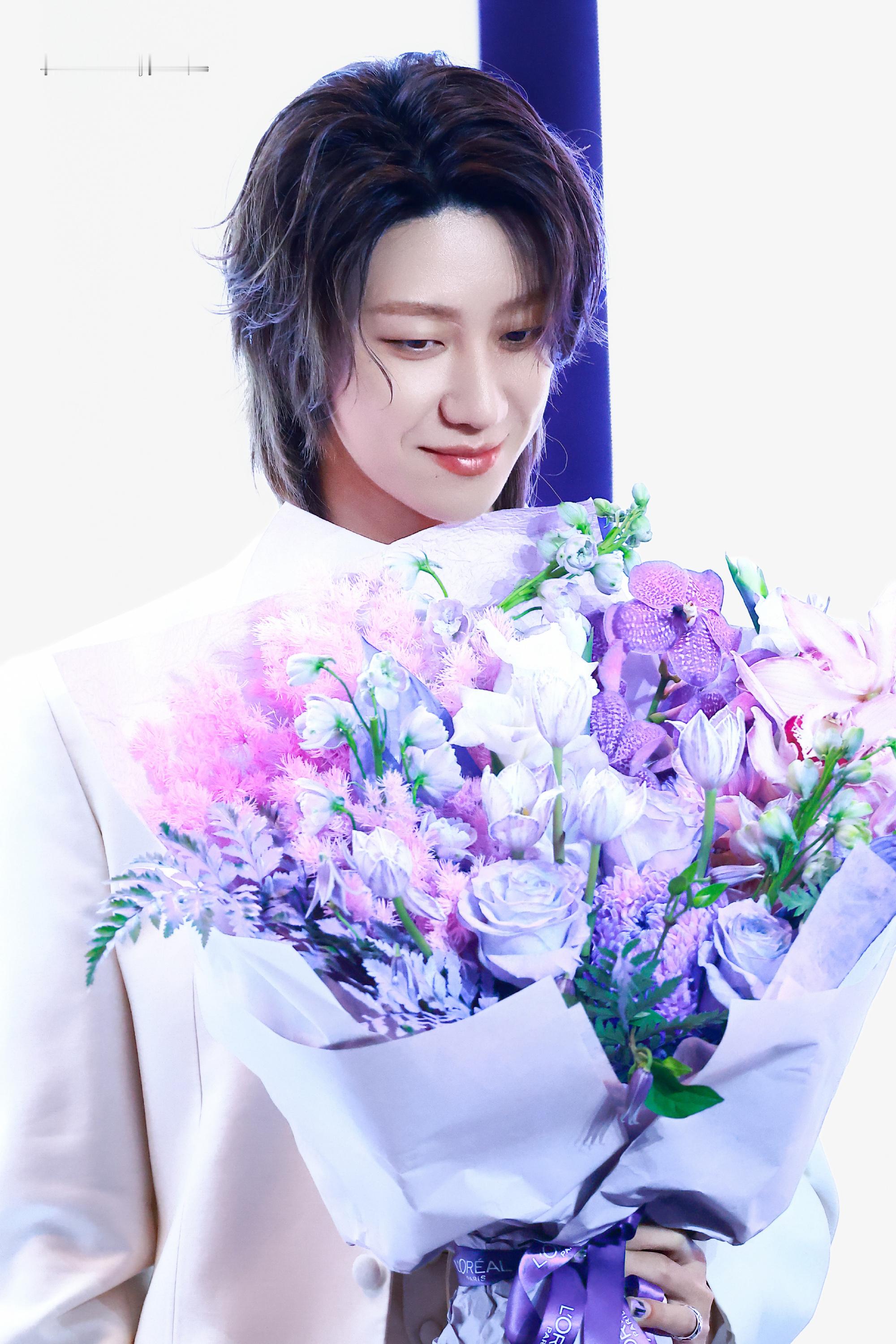 徐明浩 × L'Oreal Paris💐欧莱雅白马王子🩷💜📸 