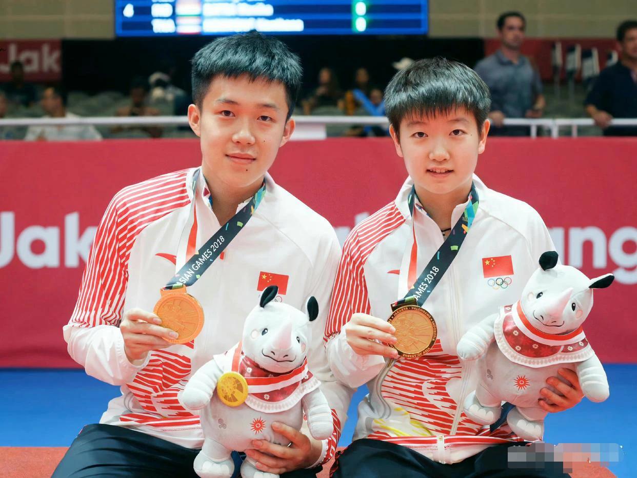 王楚钦与孙颖莎混双夺冠图集！人生高光时刻莫过于此吧！国乒最闪耀的双子星！加油莎头