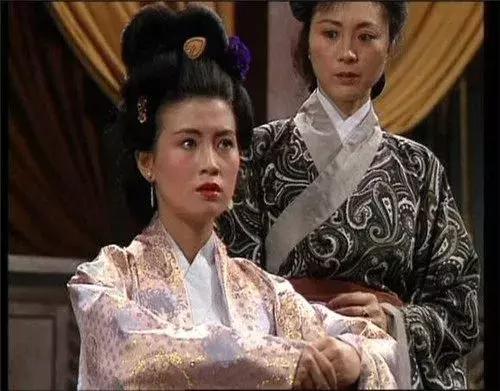 曹操“人妻控”的名声可是响当当，不少女人被他欺负过。
先说秦宜禄之妻杜氏。曹操与