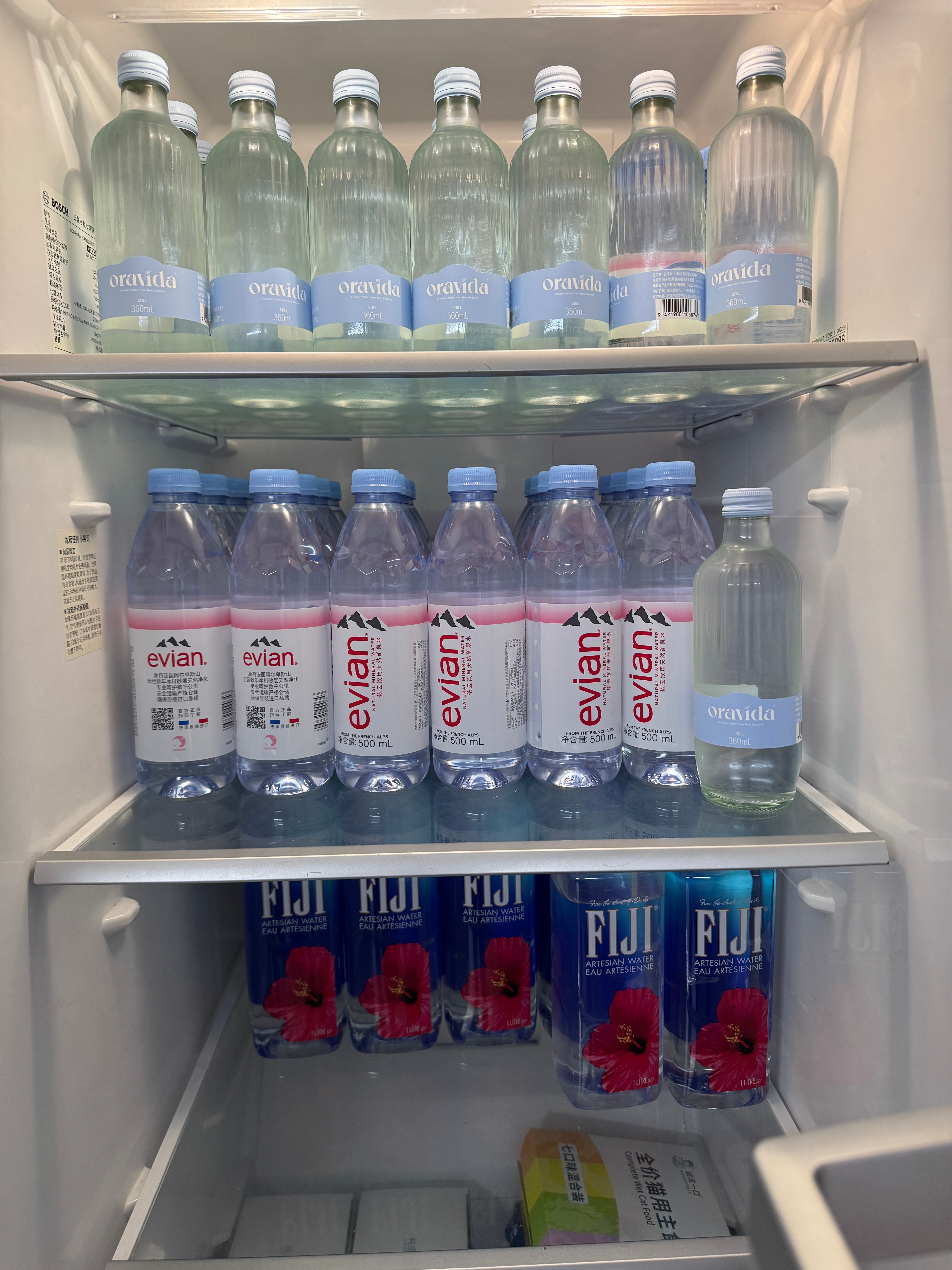 我对喝水是比较有要求的，兰维乐、依云、斐泉、普娜这几种对比下来还是斐泉比较好喝，