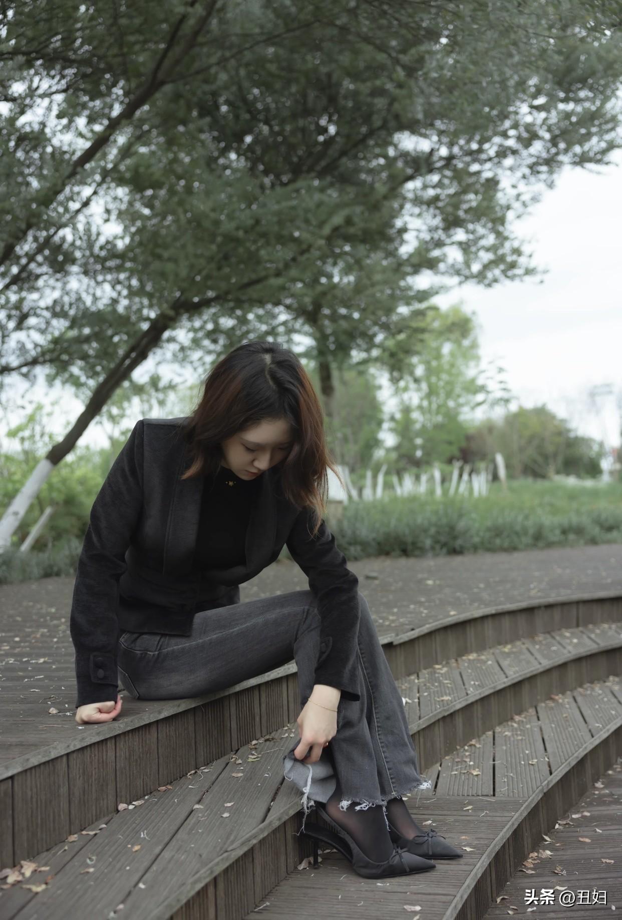 什么叫有韵味的女人有独特的气质，这种气质不是刻意装出来的，是从内而外散发的。